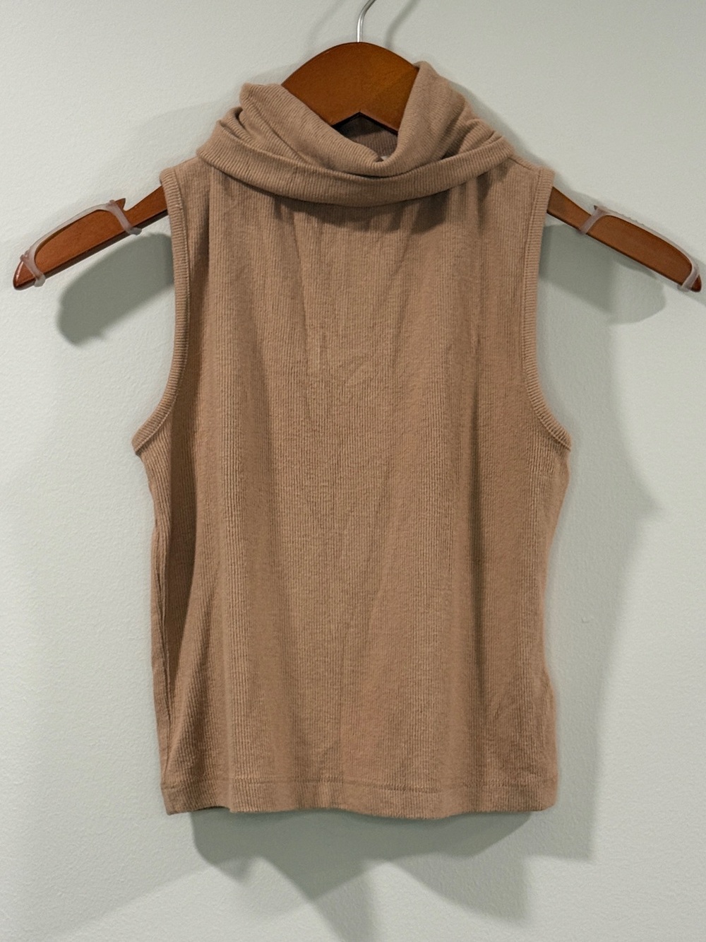 Gianni Bini Women’s Ribbed Sleeveless Turtleneck Tank Top in Camel Size XS